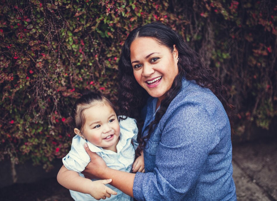 Māori wahine holding tamariki 